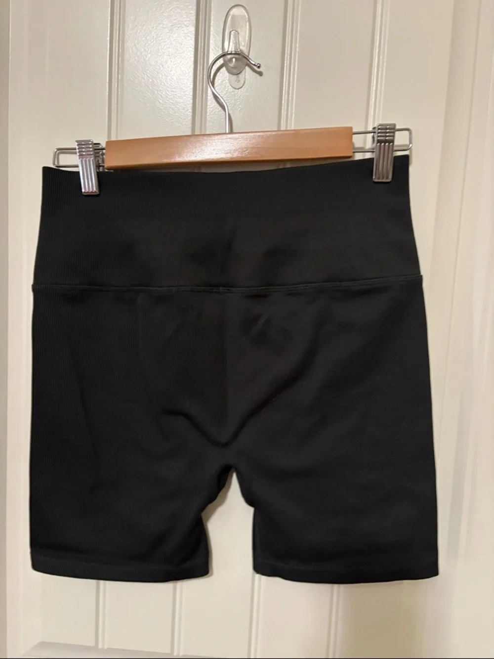 ALO Yoga Black High-Rise Ribbed Bike Shorts - Picture 6 of 8